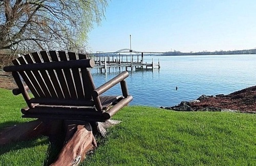 Grand Island House | On the Niagara River - River Access DOCK - POOL - HOT TUB - FIREPIT and more