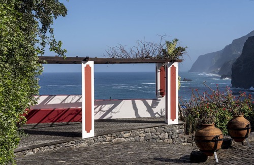 Ponta Delgada House | On the North Coast, by the sea - Casa do Terreiro