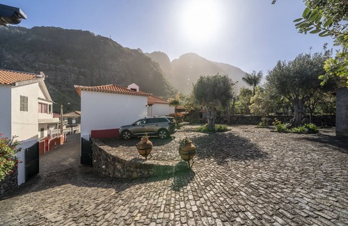 Ponta Delgada House | On the North Coast, by the sea - Casa do Terreiro