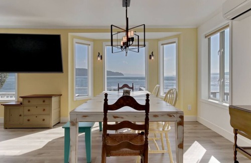 Gig Harbor House | On the ocean, BEACH FRONT, Private Oasis, 3 Bed 2 Bath + Office with HUGE Deck
