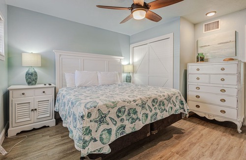 Indian Rocks Beach Condo | On the Private Beach! Tide Vibes #6 Full Kitchen!