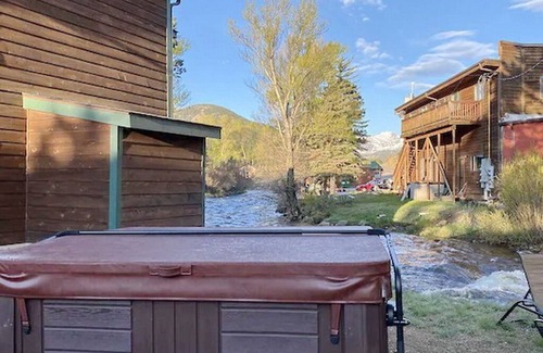 Estes Park Cabin | On The River, Hot Tub, Walk to Town #6002