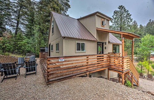 Cloudcroft House | On the Rocks - A Modern Home w/Decks & Views