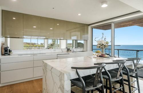 Yamba Apartment | On The Rocks - Beachfront To Convent Beach