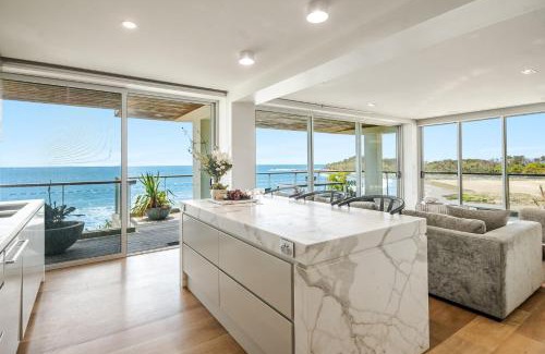 Yamba Apartment | On The Rocks - Beachfront To Convent Beach