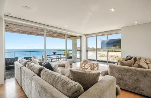 Yamba Apartment | On The Rocks - Beachfront To Convent Beach