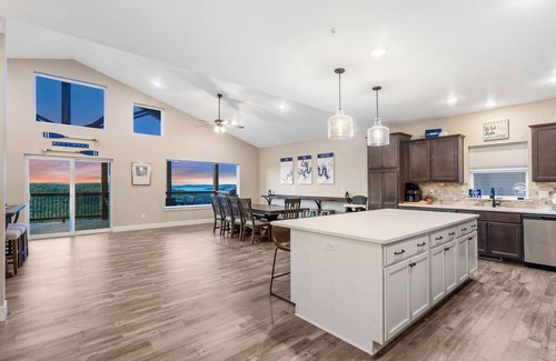 Indian Point Condo | On The Rocks - Home for 16!