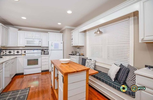Basye House | On The Rocks! Spacious family-friendly 4BR home w/bonus room