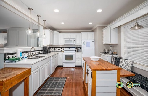 Basye House | On The Rocks! Spacious family-friendly 4BR home w/bonus room