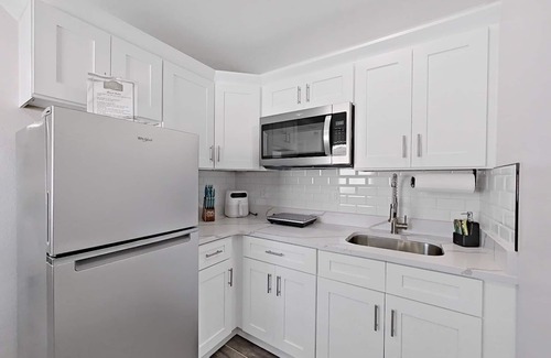 Pinecrest West Park Apartment | On the Rocks