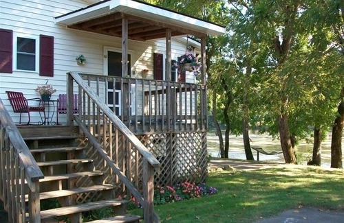 Rileyville Cabin | On the Shenandoah River, Mountain Views. Come and Unplug!