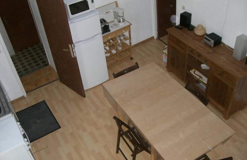 Noves Apartment | "On the spot" House on nice square Provencal