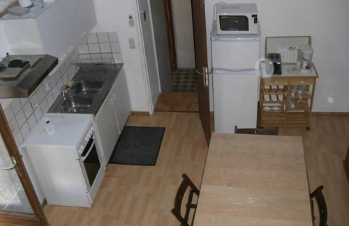 Noves Apartment | "On the spot" House on nice square Provencal