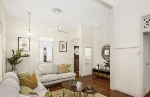 Railway Estate House | On The Townsville V8 Track
