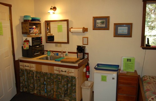 Douglas City Cabin | On the Trinity River, Fire Pit, Dogs OK, Privacy, Historic Miner's Cabin