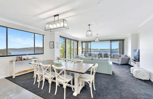 Fishing Point House | On The Waters Edge at Fishing Point