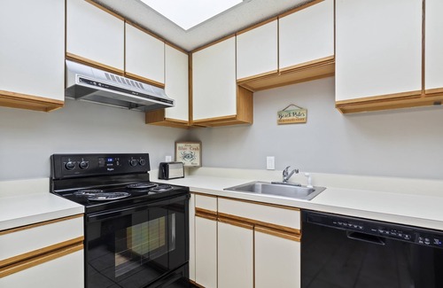 Palmetto Dunes Condo | On the Waters - Long or Short Term Village House Condo!