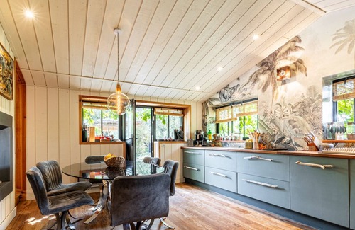 La Cotiniere Apartment | On the West Coast of the Ile D'Oléron, 200 meters from the ocean and 600 meters from the famous port of La Cotinière, this wood-clad villa is a true refuge of calm, gentleness and hospitality, in the calm of a garden with a garden of trees.