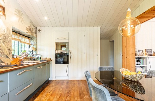 La Cotiniere Apartment | On the West Coast of the Ile D'Oléron, 200 meters from the ocean and 600 meters from the famous port of La Cotinière, this wood-clad villa is a true refuge of calm, gentleness and hospitality, in the calm of a garden with a garden of trees.