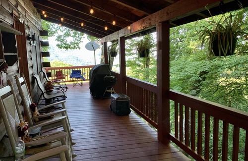 Maggie Valley Cabin | On Top of the Mountain, Beneath the Stars, Your Cabin Stay Awaits You!