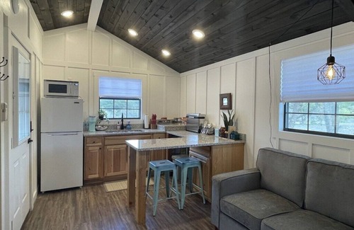 Leakey Cabin | On Twisted Sisters Loop, New Tiny Cabin w/Deck & River Frontage, Pet Friendly!