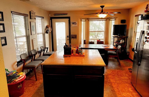 West Livingston House | One Acre Lakefront Home, Indian Hills Peninsula. Pet friendly !