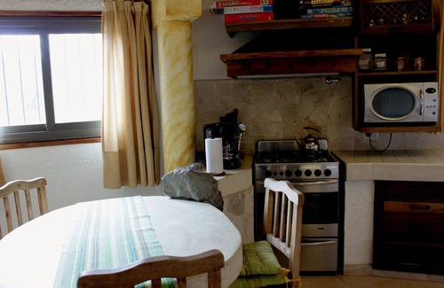 Vistalba House | One-acre retreat: villa, guest unit, private room, pool, WiFi, wineries nearby