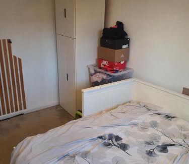 Hoddesdon House | One bed room in three bed room house