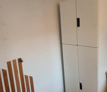 Hoddesdon House | One bed room in three bed room house