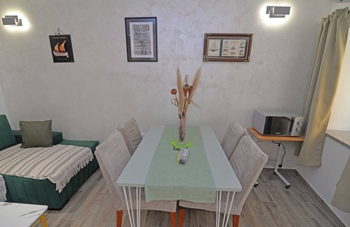 Veli Losinj Apartment | One bedroom apartment with air-conditioning Veli Lošinj, Lošinj (A-24590-a)