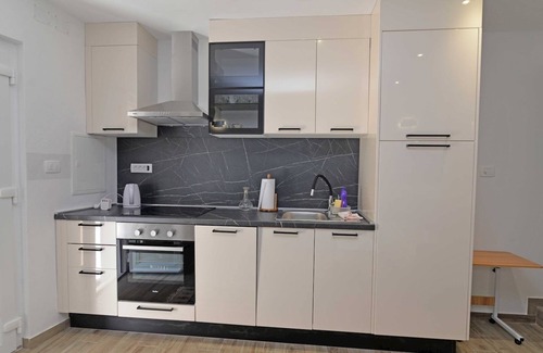 Veli Losinj Apartment | One bedroom apartment with air-conditioning Veli Lošinj, Lošinj (A-24590-a)
