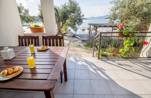 Putnikovic Apartment | One bedroom apartment near beach Žuronja, Pelješac (A-10134-c)
