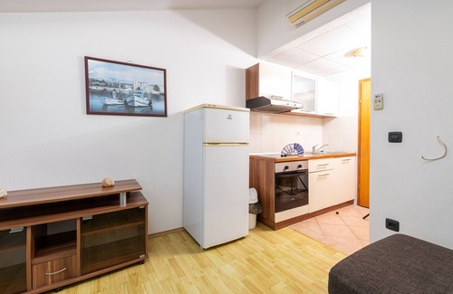 Pokrivenik Apartment | One bedroom apartment near beach Cove Pokrivenik, Hvar (A-2073-f)