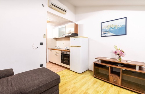 Pokrivenik Apartment | One bedroom apartment near beach Cove Pokrivenik, Hvar (A-2073-g)