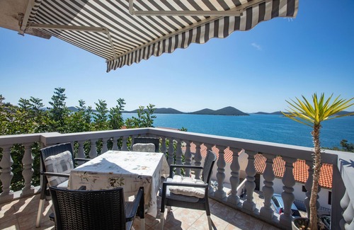 Drage Apartment | One bedroom apartment with terrace and sea view Drage, Biograd (A-19189-a)