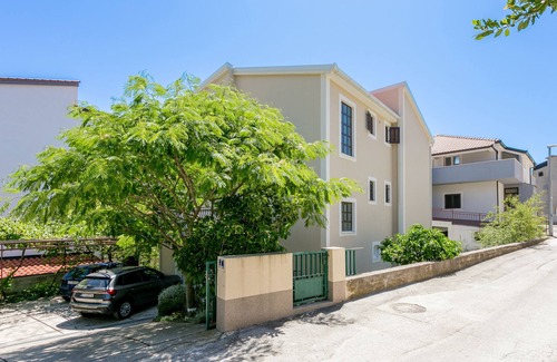 Podstrana Apartment | One bedroom apartment with terrace Podstrana, Split (A-17586-b)