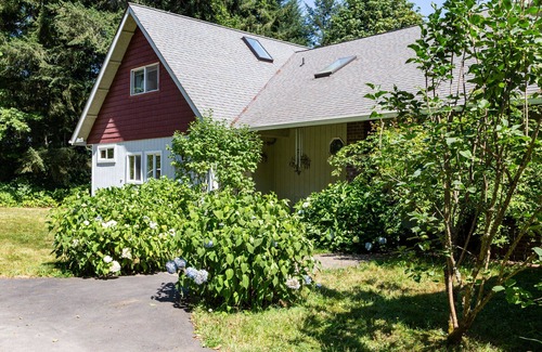 Tenino Apartment | One Bedroom Apartment at Top of the Hill
