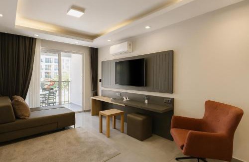 Trikomo Apartment | One-Bedroom Apartment and Luxury Penthouse in a Poolside Complex