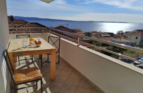 Jesenice Apartment | One bedroom apartment with terrace and sea view Sumpetar, Omiš (A-11798-a)