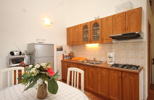 Mali Losinj Apartment | One bedroom apartment with terrace and sea view Sveti Jakov, Lošinj (A-8011-a)