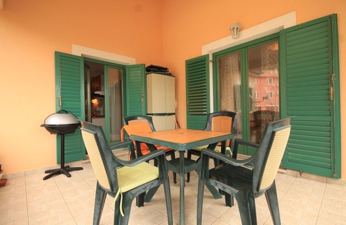 Mali Losinj Apartment | One bedroom apartment with terrace and sea view Sveti Jakov, Lošinj (A-8011-a)