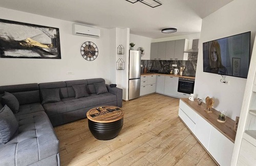 Gajac Apartment | One-bedroom Apartment With Terrace Close to the Beach