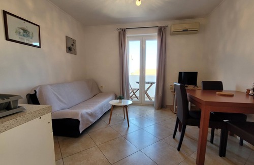 Municipality of Omisalj Apartment | One bedroom apartment with balcony and sea view Omišalj, Krk (A-19410-b)