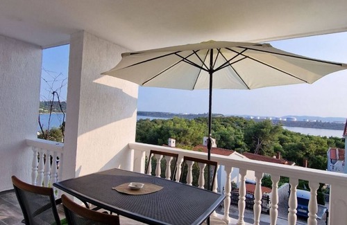 Municipality of Omisalj Apartment | One bedroom apartment with terrace and sea view Omišalj, Krk (A-22982-a)