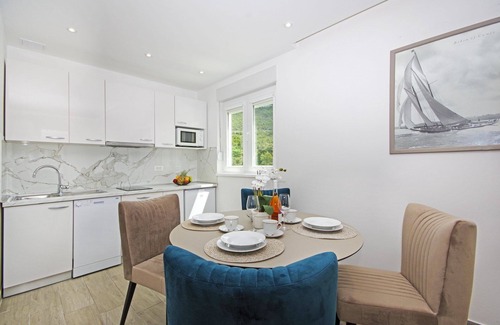 Promajna Apartment | One bedroom apartment with terrace and sea view Promajna, Makarska (A-21102-j)