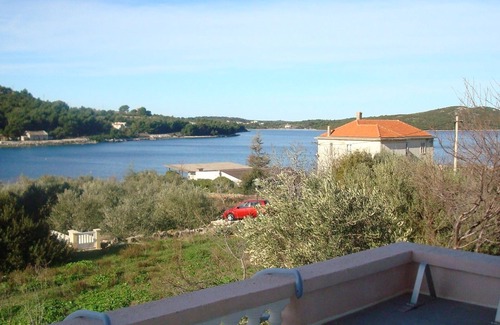 Soline Apartment | One bedroom apartment with terrace and sea view Cove Soline, Dugi otok (A-448-a)