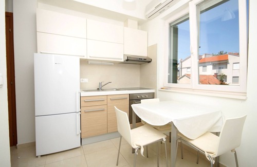 Verunic Apartment | One bedroom apartment near beach Verunić, Dugi otok (A-8103-c)