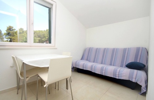 Verunic Apartment | One bedroom apartment near beach Verunić, Dugi otok (A-8103-c)