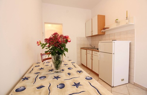 Metajna Apartment | One bedroom apartment near beach Metajna, Pag (A-6486-c)