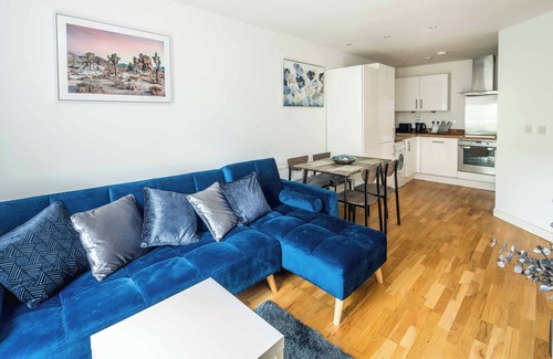 Hackney Wick Apartment | One Bedroom apartment near Central London with Private Balcony